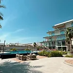 Chic Studio In Jvc And Overlooking Pool