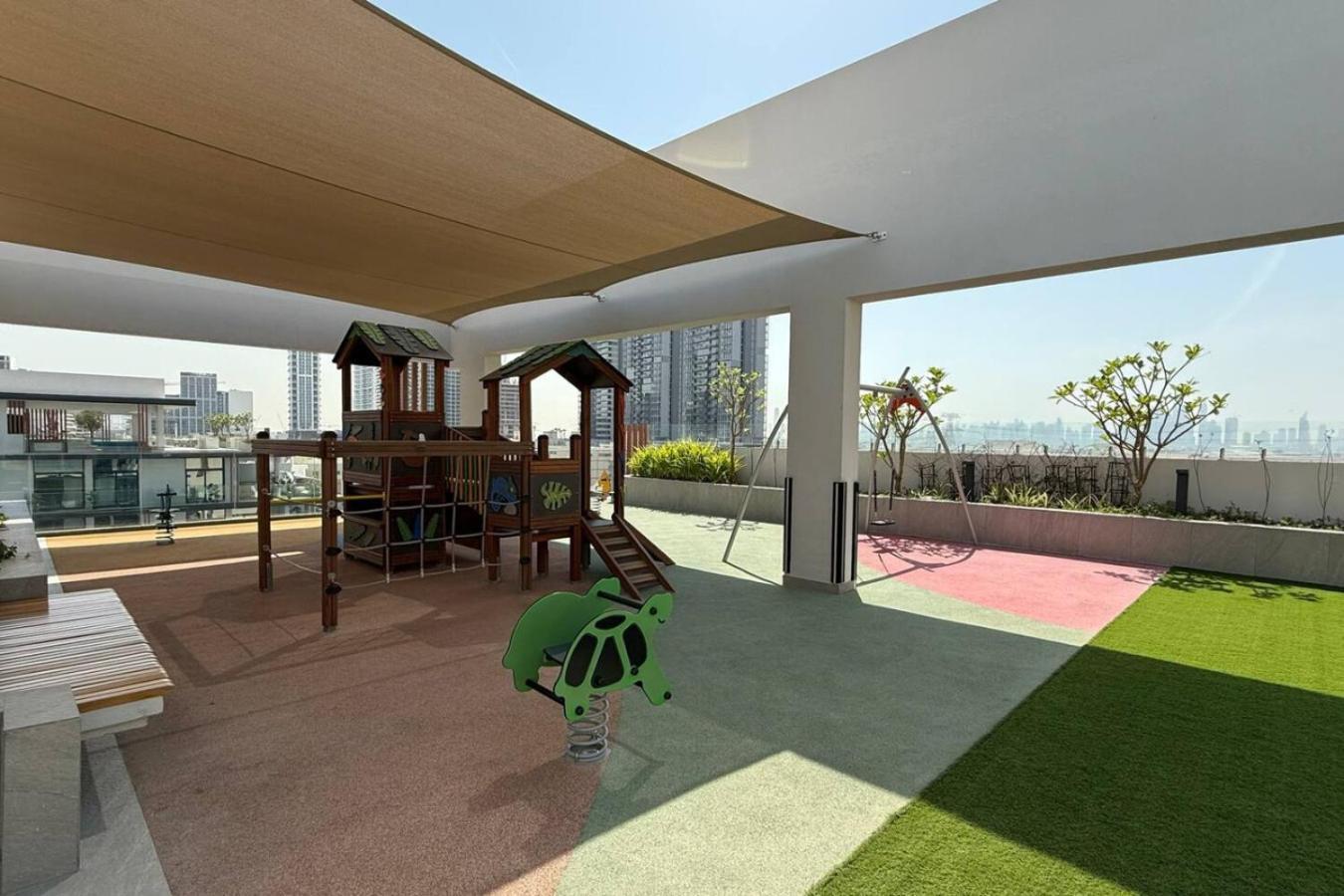 Apartment Chic In Jvc And Overlooking Pool *