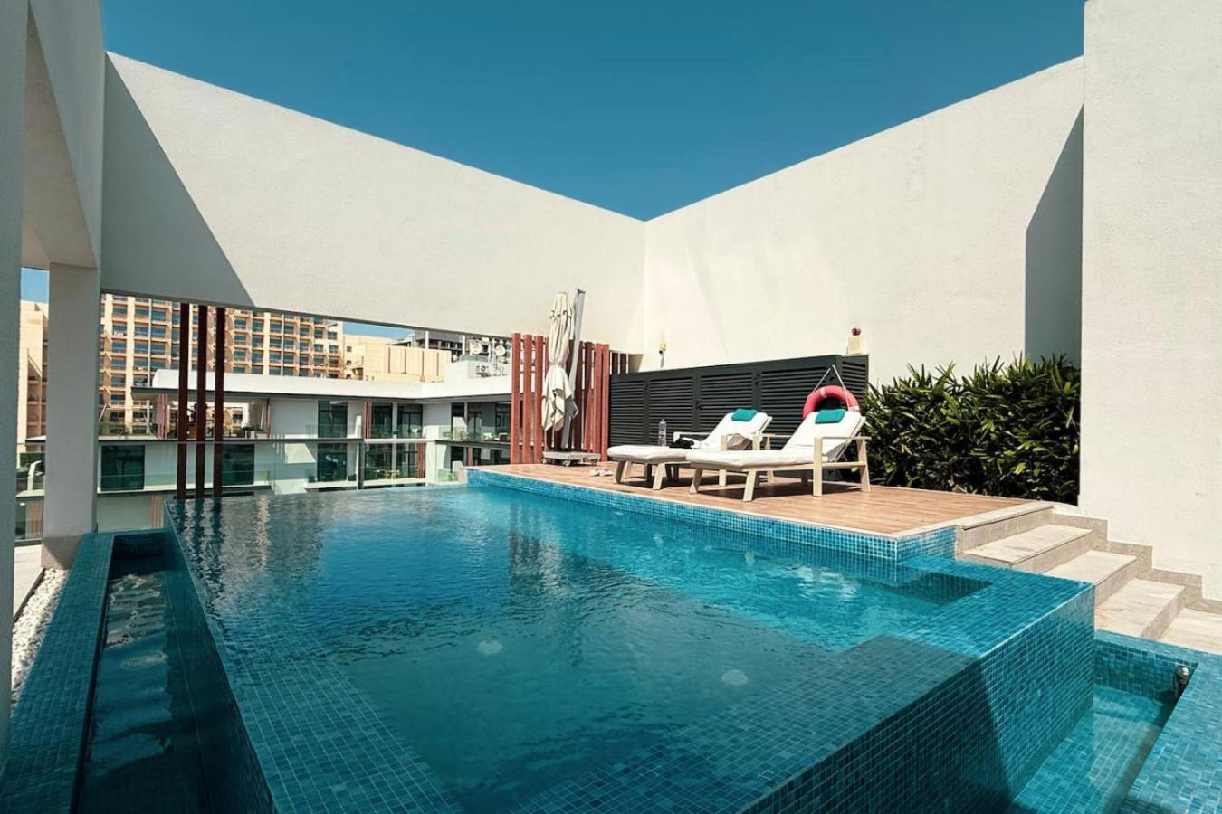 Apartment Chic In Jvc And Overlooking Pool Dubai