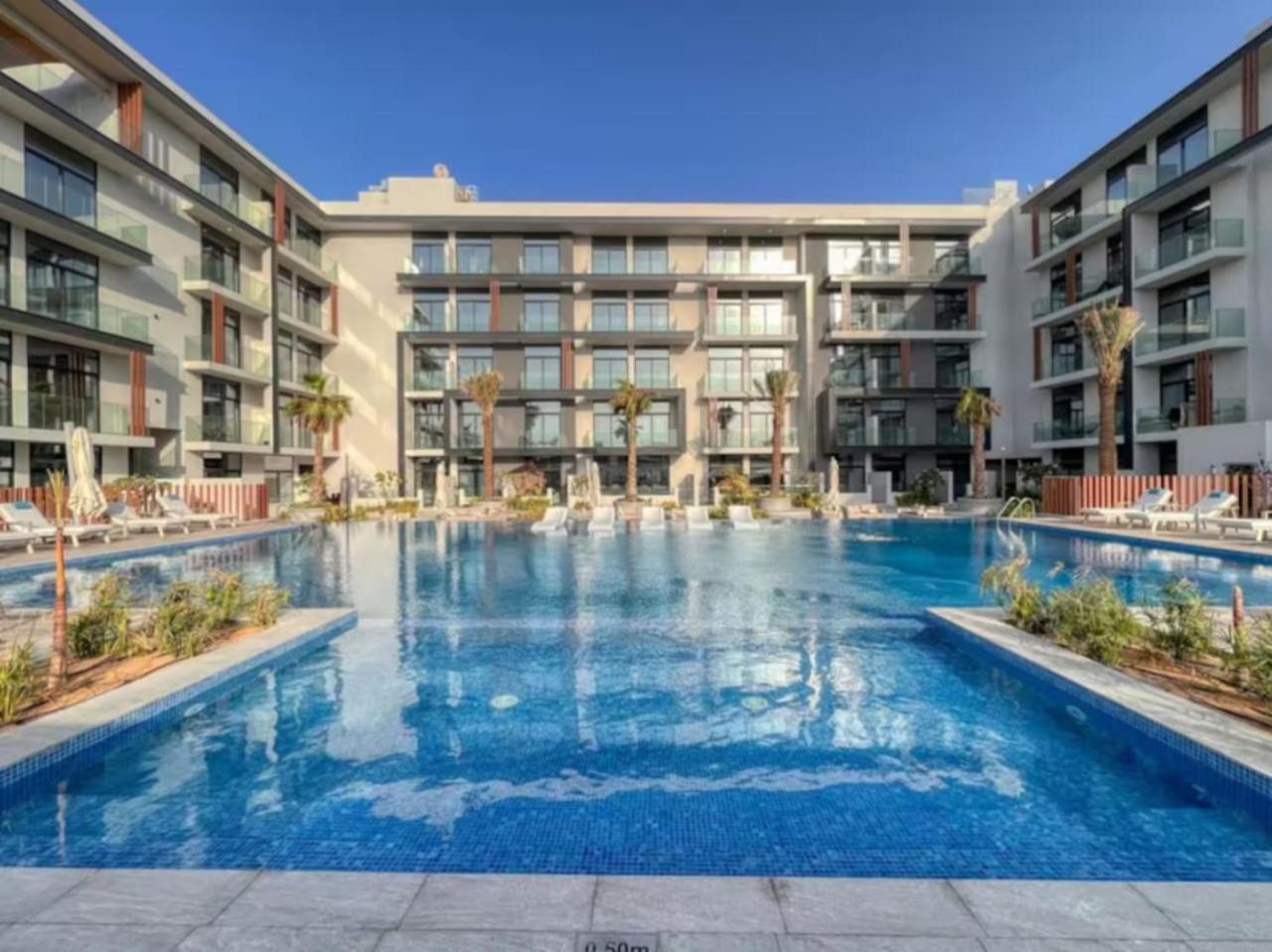 Apartment Chic In Jvc And Overlooking Pool *
