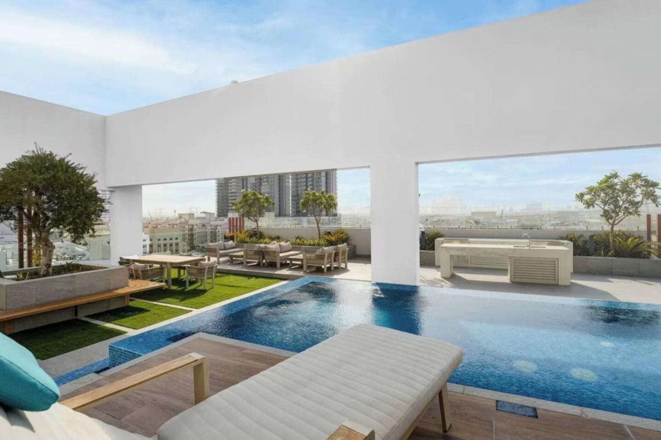 Apartment Chic In Jvc And Overlooking Pool Dubai