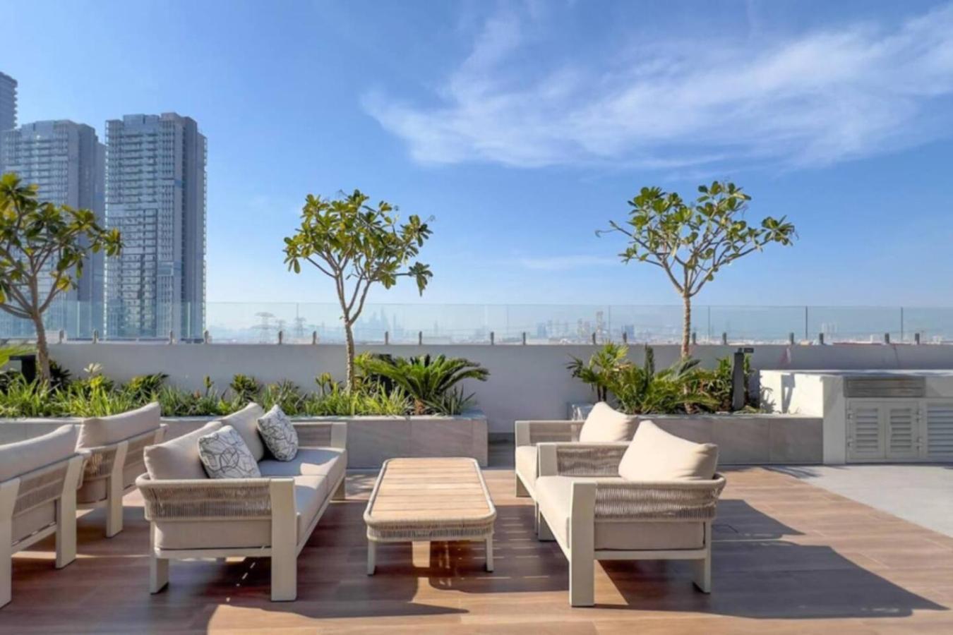 Chic In Jvc And Overlooking Pool Apartment *