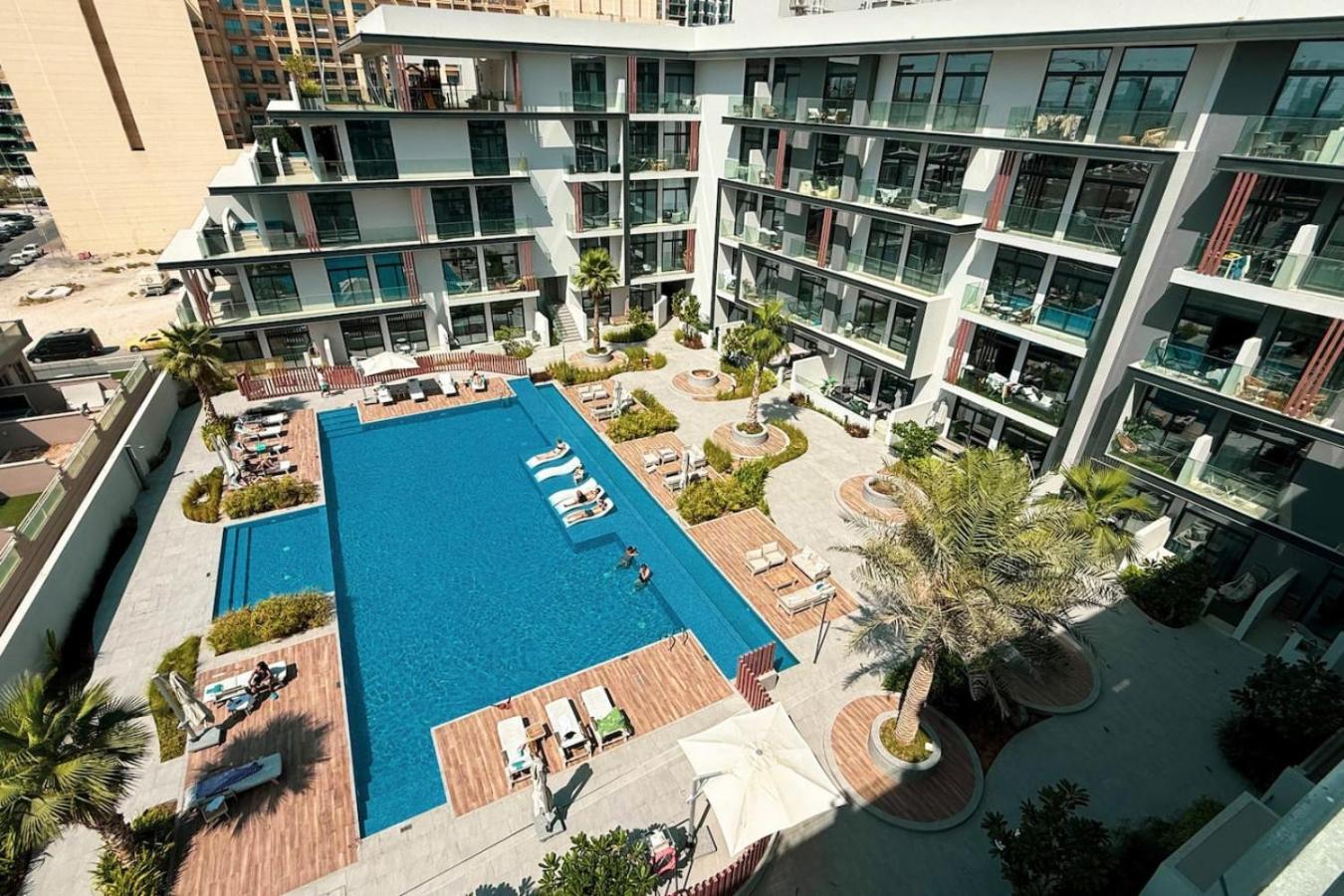 Apartment Chic In Jvc And Overlooking Pool Dubai
